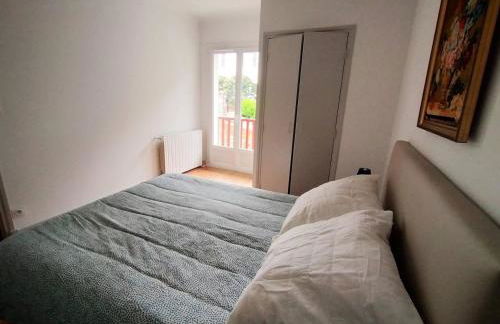 Appartement T3 confortable avec terrasse, 2 chambres, cuisine équipée, Wi-Fi – Larressore - FR-1-495-122 - Foto 8