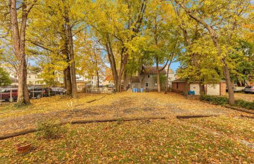 City Charm Walk to Trinity & Hospital with Parking - Foto 18