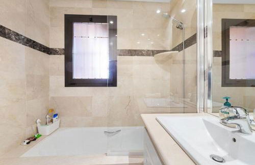 Oasis con piscina y sol - Foto 30