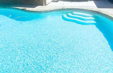 Sparkling Pool Retreat Near Legacy West by Vacation Your Way - Foto 41