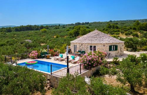 Island Getaway - Heritage House - Photo 21