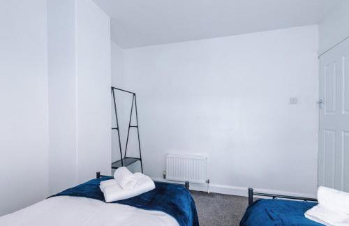 Charming 2 Bed House, Sleeps 6, Free parking, Contractors welcome - Foto 16