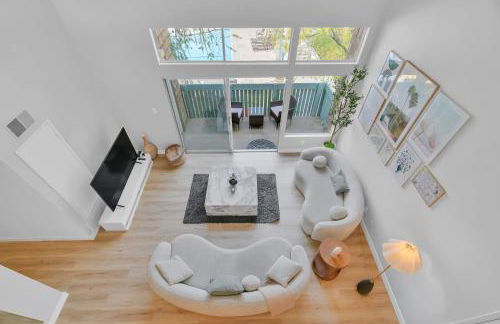 High Ceilings 3BR with Loft-2 Baths Pool & Jacuzzi - Foto 2