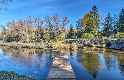Riverfront Grayling Retreat with Fire Pit and Dock! - Foto 29