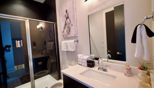 Luxury Townhome Skyline Views Mins To DT - Foto 3