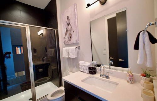 Luxury Townhome Skyline Views Mins To DT - Foto 3