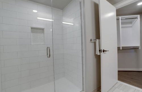 Prime Metro Proximity - Condo at Clarendon - Foto 52