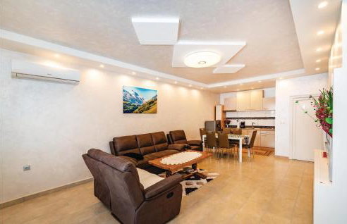 Four-Bedroom Holiday Home In Islam Latinski - Photo 31