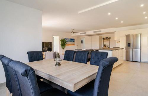 Newly Built Apartment with Pool, Walk to the Beach - Foto 22