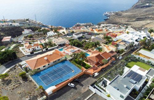 One & Only Sports and Relax Villa by Eden Rentals - Photo 55