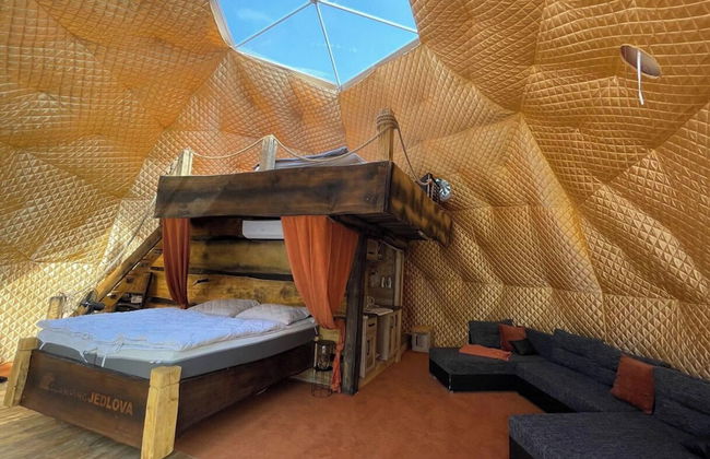 Glamping Jedlova Sleeps 6 With Deck - Foto 1