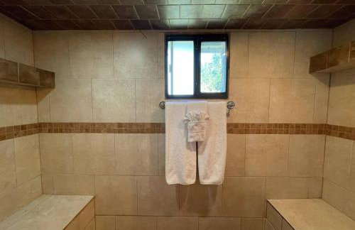 4-bedroom home with gorgeous view - Photo 4