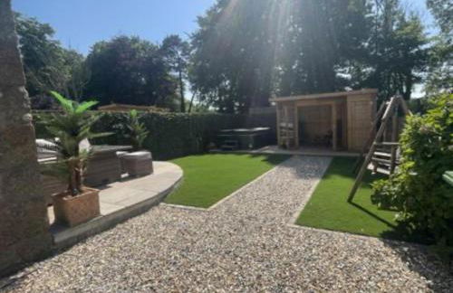 Stunning 4 Bed Pet Friendly Cottage with Hot Tub - Foto 2