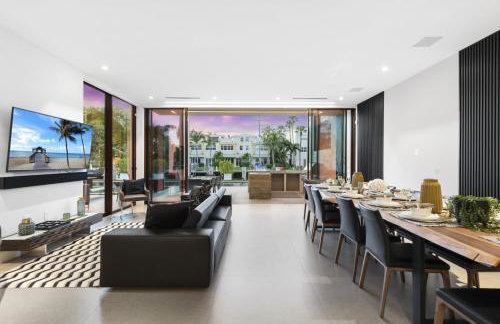 Three Story Waterfront Villa with Basketball and Mini Golf - Foto 10