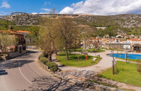 2 Bedroom Amazing Apartment In Bakar - Photo 12