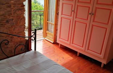 Large Stone Villa with garden. - Foto 18