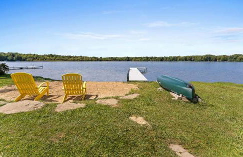 Expansive Lakefront Home with Private Dock - Foto 4