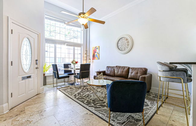 Modern 3BR Condo With Pool - Foto 29