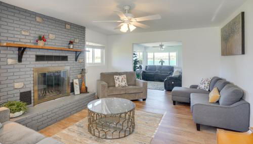 Waterfront Getaway on Lake Elsinore with Swim Spa - Foto 5