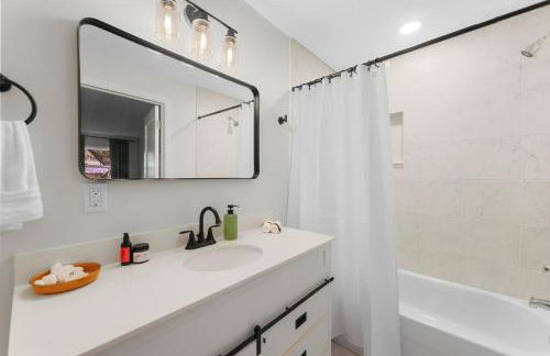 The Bauhaus - 4BR,3BA ,Families , Ample Parking - Foto 39