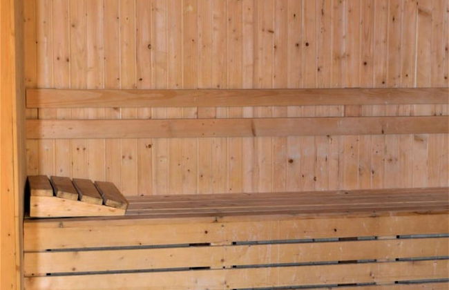 Roomku at Bassura City Apartment - Foto 48