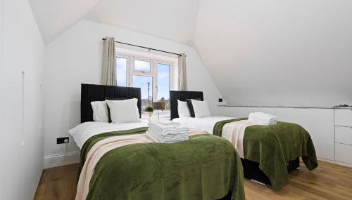 Beautiful Home, Free Parking For Large Groups Sleeps 10 Book Now! - Foto 4, towels