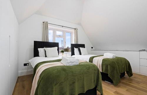 Beautiful Home, Free Parking For Large Groups Sleeps 10 Book Now! - Foto 4