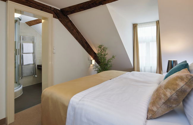 Golden Angel Suites by Adrez Living - Photo 37