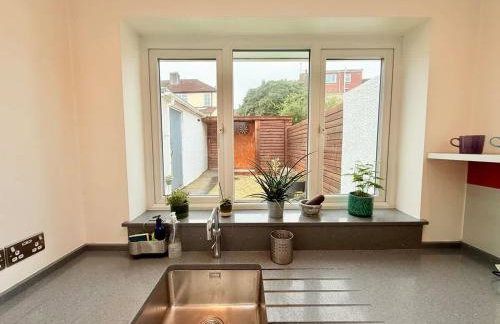 Redland's Fun & Colourful Artistic House - Foto 12