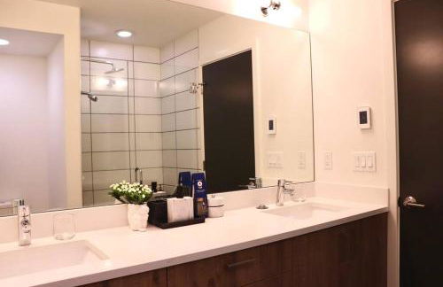 Entire Stunning Townhouse 3br/2.5ba w Parking - Foto 32