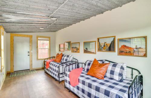 Lakefront Graford Home with Fire Pit and Private Dock! - Foto 24