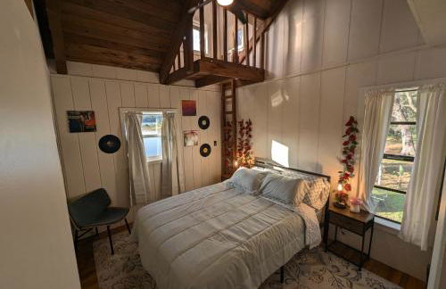 cozy lakeside retreat - Photo 18