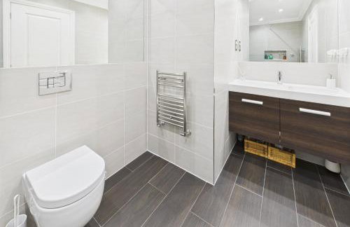 3 beds Luxury Family Home with Self-Check in & Direct Train to London - Foto 9