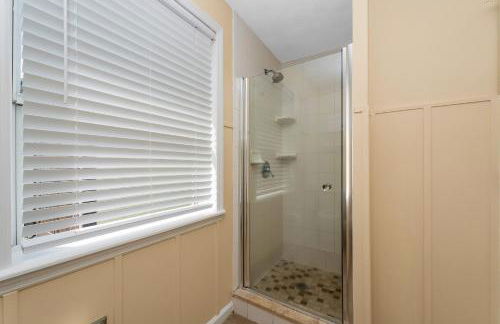 Walk to Beach, Heated Pool, Dog-Friendly, Firepit - Foto 30