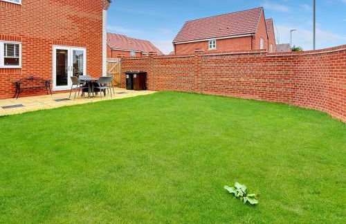 Amaya Seven - Luxury 3 bedroom detached house with garden & driveway - Sleeps 7 - Bottesford, Leicestershire - Foto 21
