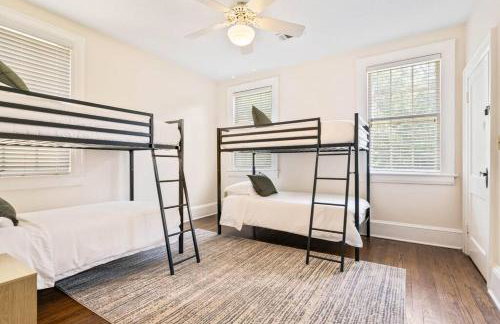 The Montgomery Manor - 5 Bedroom 4 Bath with Pool and Garage - Foto 4