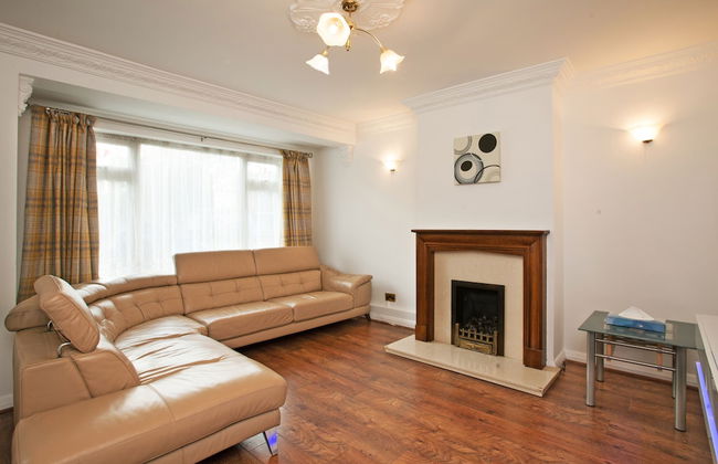 3 Bedroom House Near the City Center - Photo 10