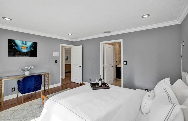 Luxe 4BR Waterfront w Htd Pool 5min to Beach - Foto 38