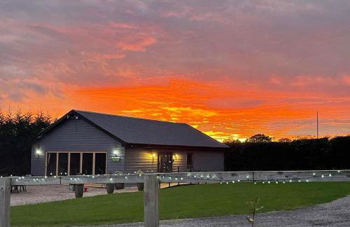 FAIRVIEW FARM Holiday Accommodation 14 Luxury Lodges, Cabins, Dog Friendly, Suitable for Couples, Families and Groups, Wedding Guests , Corporate events, Sleeps 2-65 guests in Ravenshead, Nottingham near Sherwood Forest, set in 88 acres - Photo 11