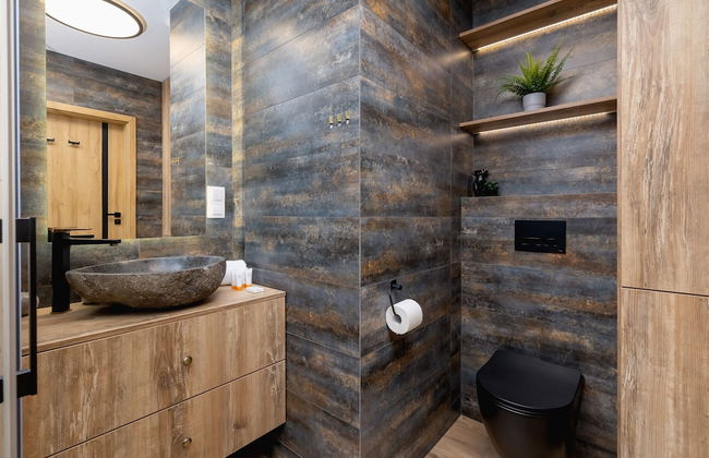 Apartment With Large Balcony by Renters - Photo 36