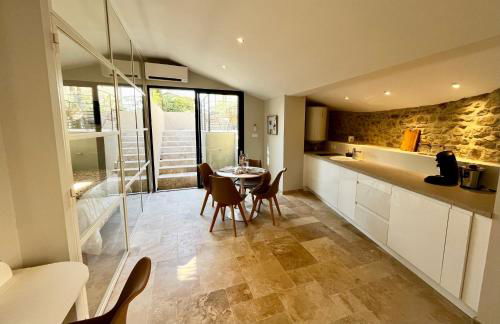 Le Donjon de Lily - Cœur de La Cité Médiévale - Foto 7