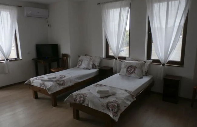 Remarkable 2-bed Apartment in Aleksandrovo - Photo 4