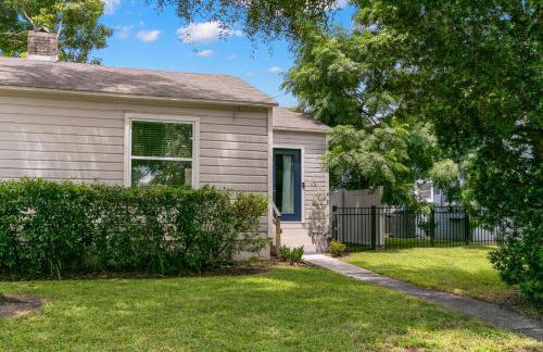 NEW SoHo Sanctuary - Gorgeous Apartment Steps to S Howard Ave with Fenced Yard - Foto 22
