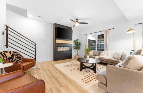 The Luxx - ALL NEW / 4 BD / Poolside / Hot Tub / Lake View - Foto 55