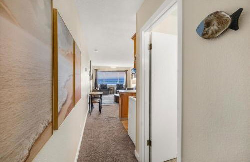 Oceanfront Suite - Top Floor - Sleeps 4 - Pool and Sauna - Foto 20