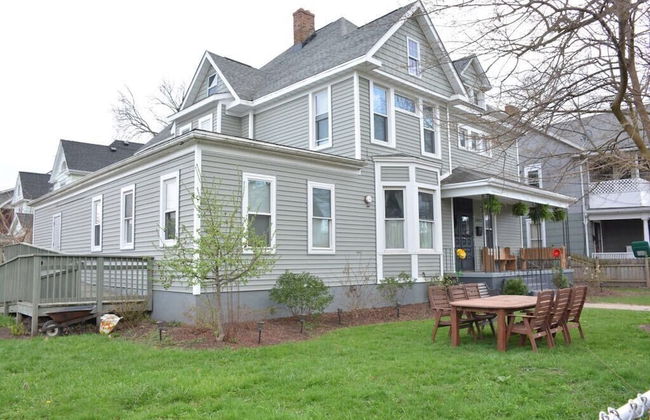 THE 1023 With Private Yard & Parking, Near Falls & Casino by Niagara Hospitality - Photo 45