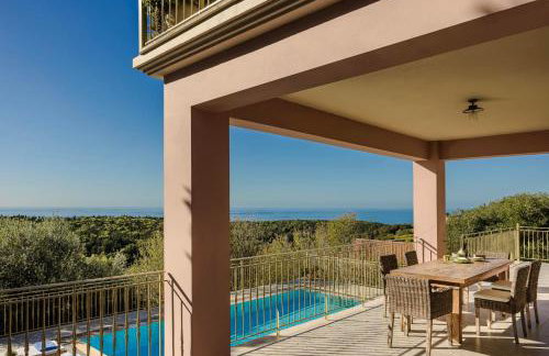 Nikolas by Vintage Travel - Photo 33