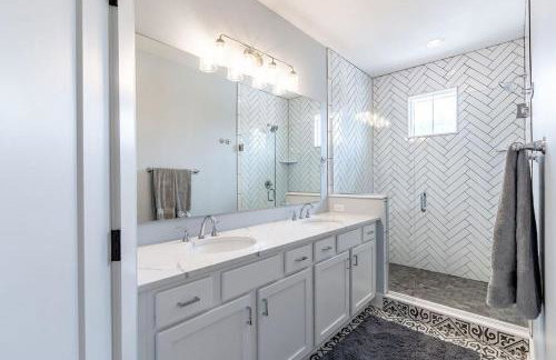 Lux Home 5 mins to Grand Park with Private Garage-Family Friendly - Foto 35