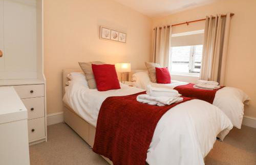 Courtyard Cottage - Photo 10