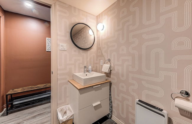 Quebec City 2 Bedroom Treasure - Photo 16